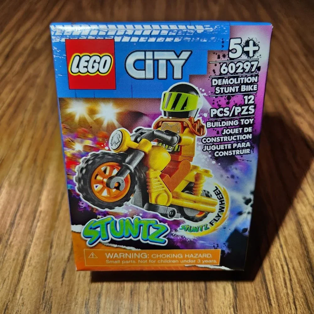 NEW LEGO City Stuntz Fly wheel Motorcycle Minifigure CHRISTMAS STOCKING stuffer